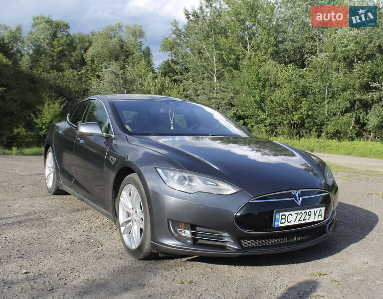 Tesla Model S 2016