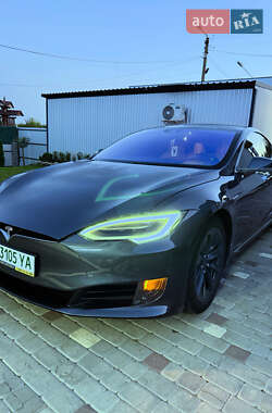 Лифтбек Tesla Model S 2016 в Снятине