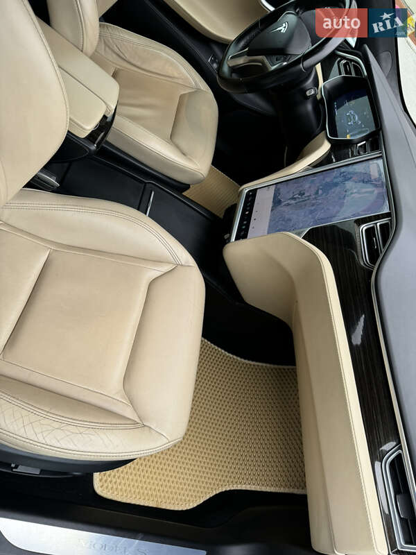 Лифтбек Tesla Model S 2016 в Снятине