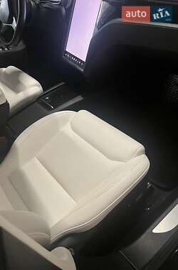 Лифтбек Tesla Model S 2019 в 