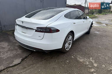 Лифтбек Tesla Model S 2015 в 