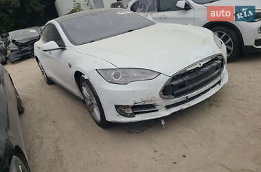 Лифтбек Tesla Model S 2015 в 