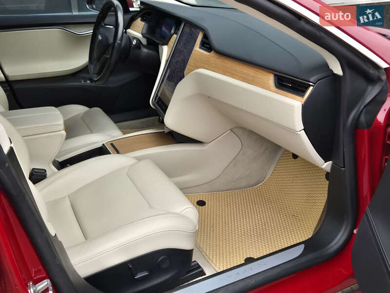 Ліфтбек Tesla Model S 2019 в Києві