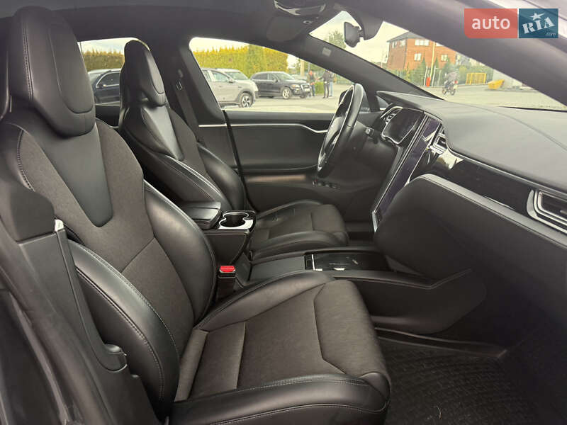 Ліфтбек Tesla Model S 2017 в Львові