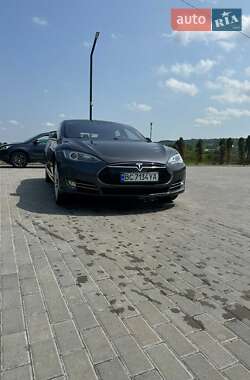 Лифтбек Tesla Model S 2015 в 