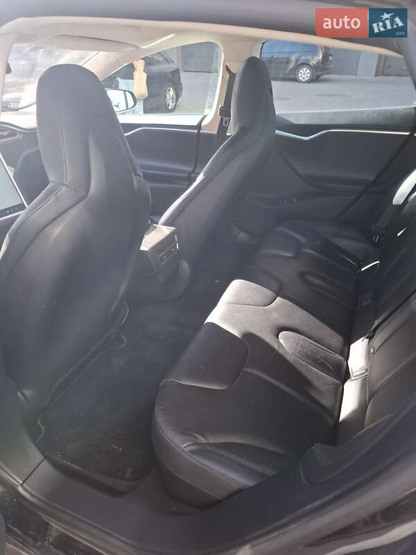 Лифтбек Tesla Model S 2015 в Виннице