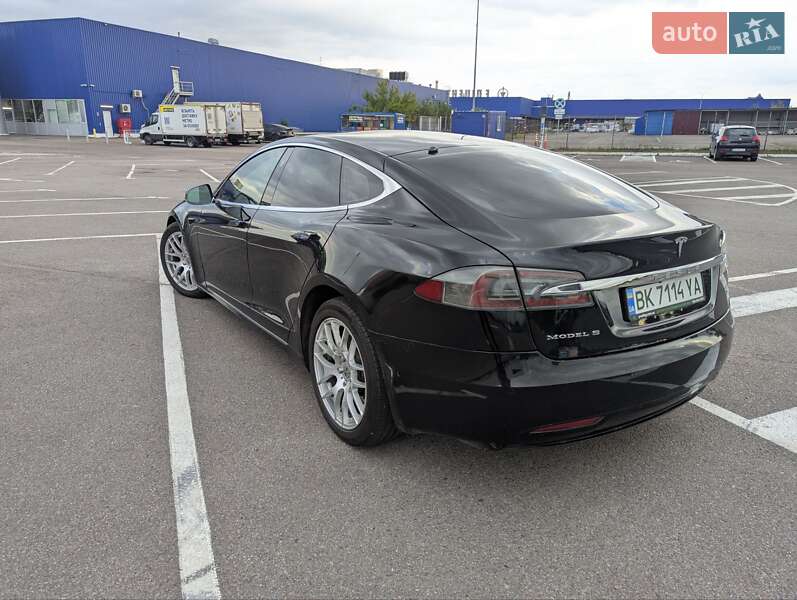 Лифтбек Tesla Model S 2017 в Ровно