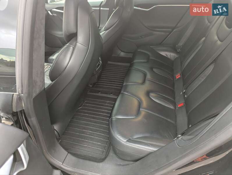 Лифтбек Tesla Model S 2017 в Ровно