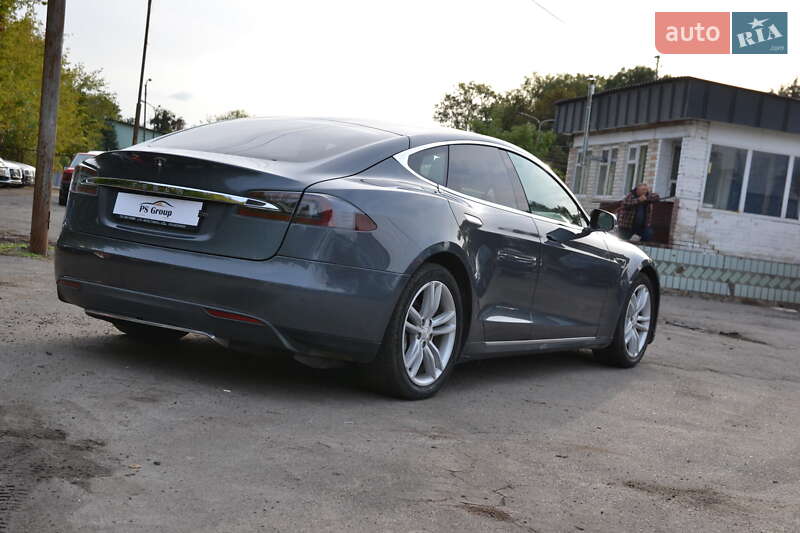 Лифтбек Tesla Model S 2015 в Луцке