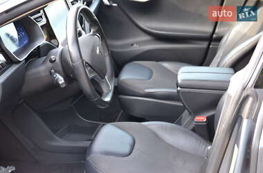 Ліфтбек Tesla Model S 2015 в 