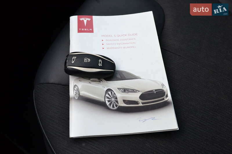 Лифтбек Tesla Model S 2015 в Луцке
