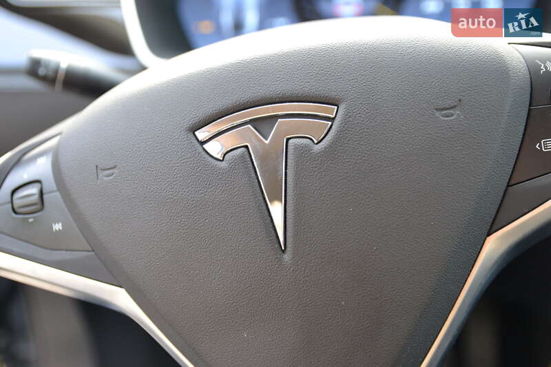 Лифтбек Tesla Model S 2015 в Луцке