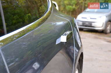 Ліфтбек Tesla Model S 2015 в 