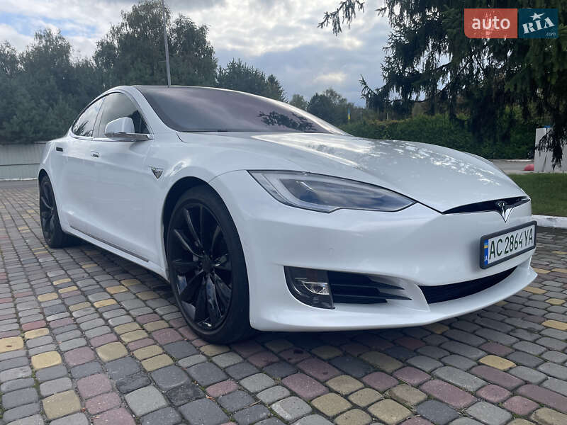 Ліфтбек Tesla Model S 2017 в 
