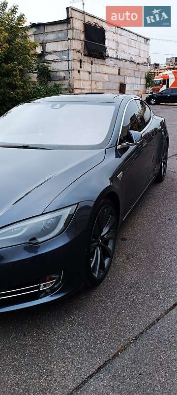 Лифтбек Tesla Model S 2014 в Кривом Роге