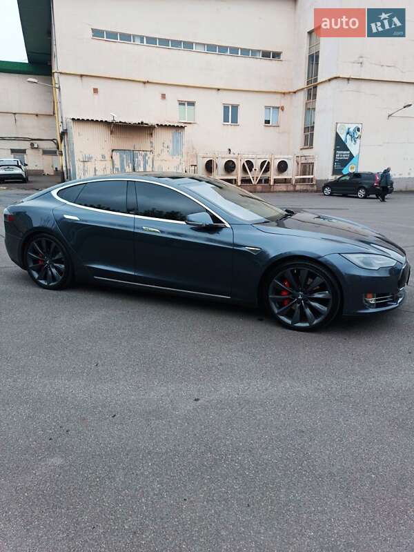 Лифтбек Tesla Model S 2014 в Кривом Роге
