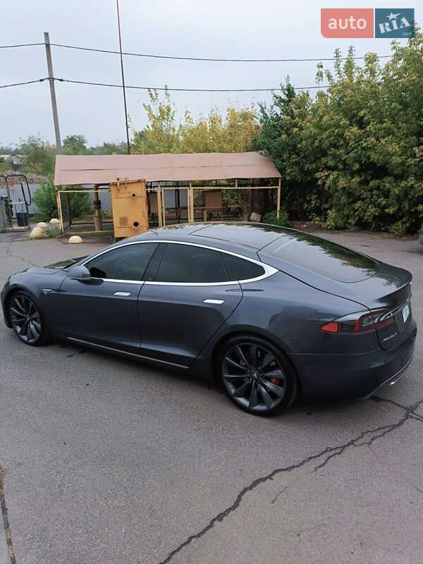 Лифтбек Tesla Model S 2014 в Кривом Роге