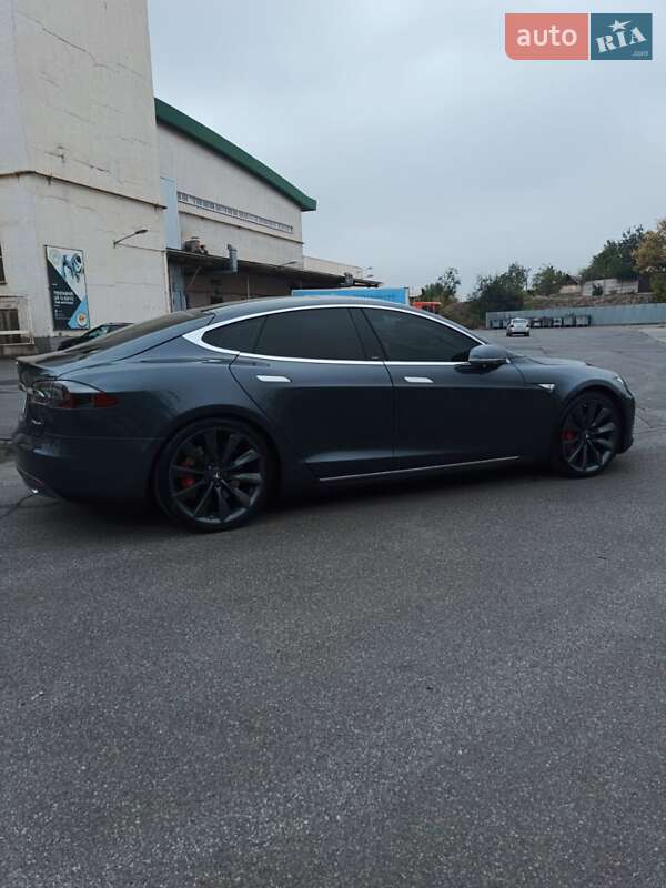 Лифтбек Tesla Model S 2014 в Кривом Роге