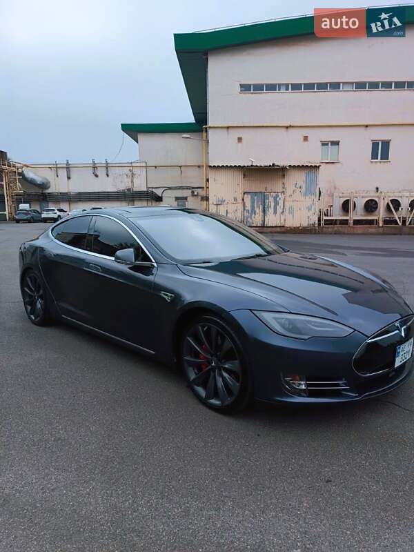 Лифтбек Tesla Model S 2014 в Кривом Роге