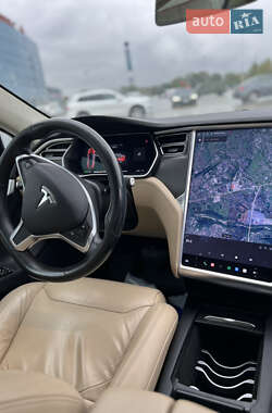 Лифтбек Tesla Model S 2017 в 