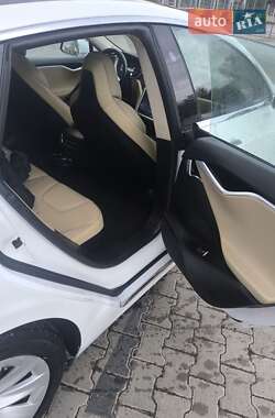 Лифтбек Tesla Model S 2017 в 