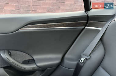 Ліфтбек Tesla Model S 2024 в 