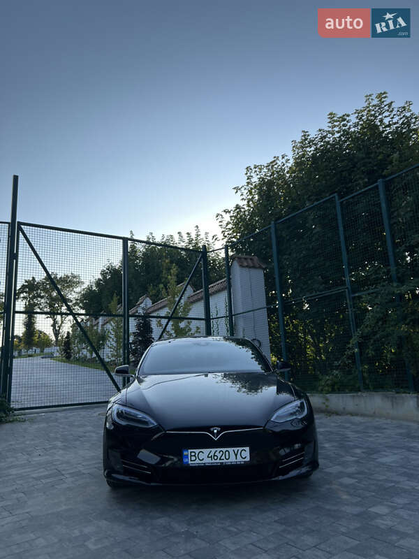 Лифтбек Tesla Model S 2016 в Львове