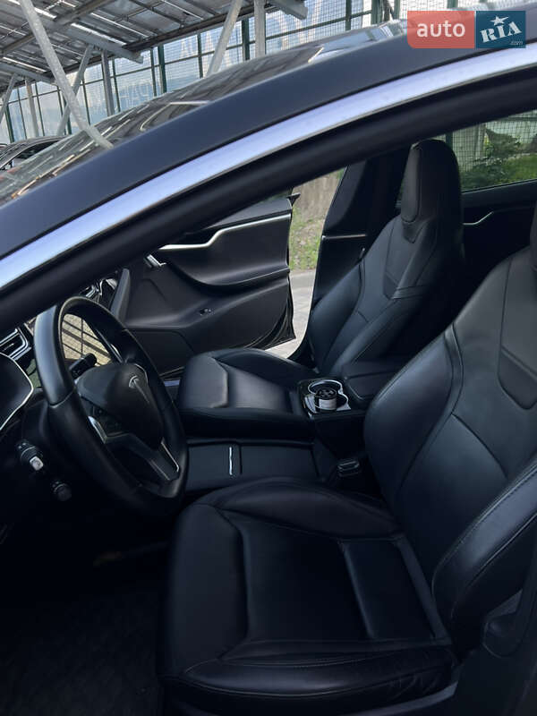 Лифтбек Tesla Model S 2016 в Львове
