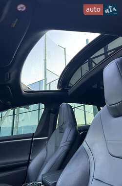 Лифтбек Tesla Model S 2016 в Львове