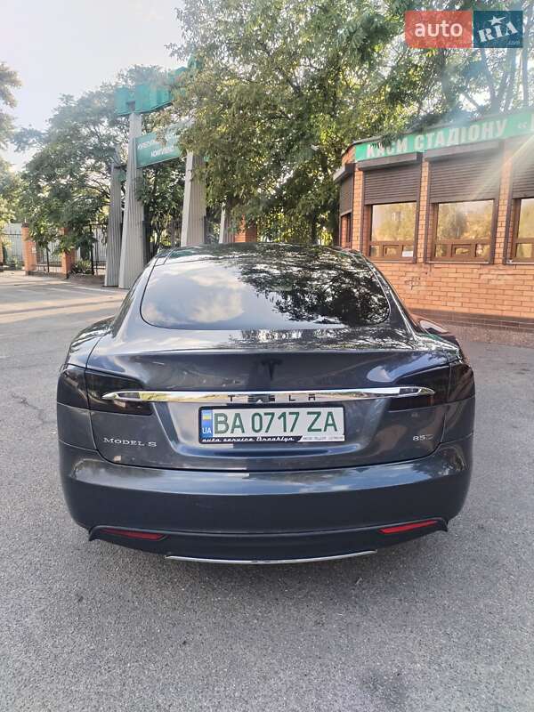 Ліфтбек Tesla Model S 2016 в Олександрії
