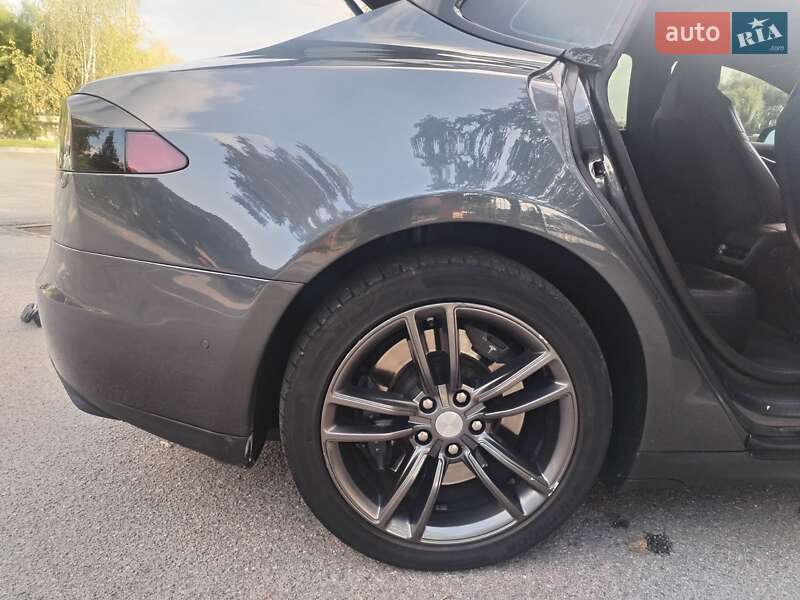Ліфтбек Tesla Model S 2016 в Олександрії