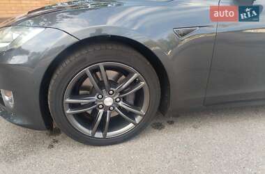 Лифтбек Tesla Model S 2016 в 