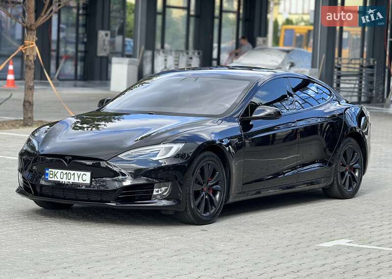 Ліфтбек Tesla Model S 2018 в Рівному