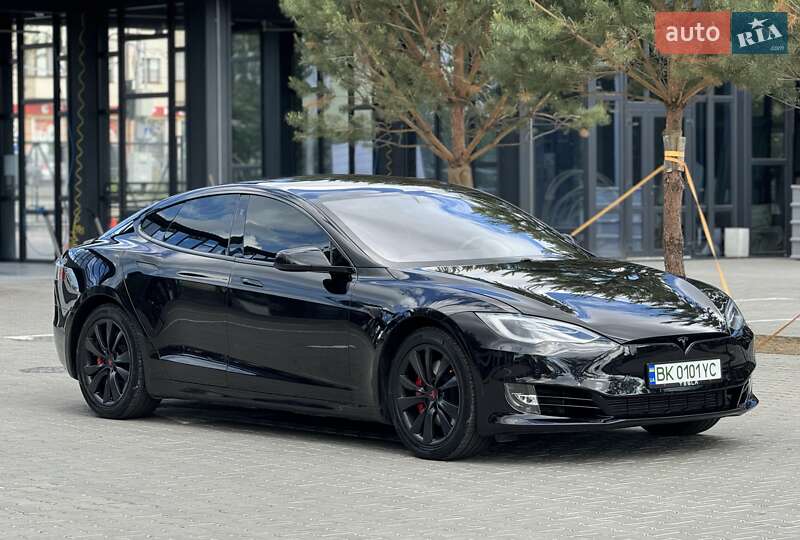 Ліфтбек Tesla Model S 2018 в Рівному