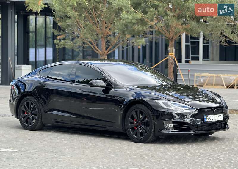 Ліфтбек Tesla Model S 2018 в Рівному