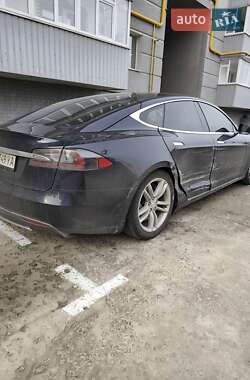 Лифтбек Tesla Model S 2014 в 
