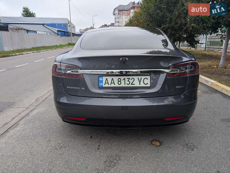 Ліфтбек Tesla Model S 2016 в Києві