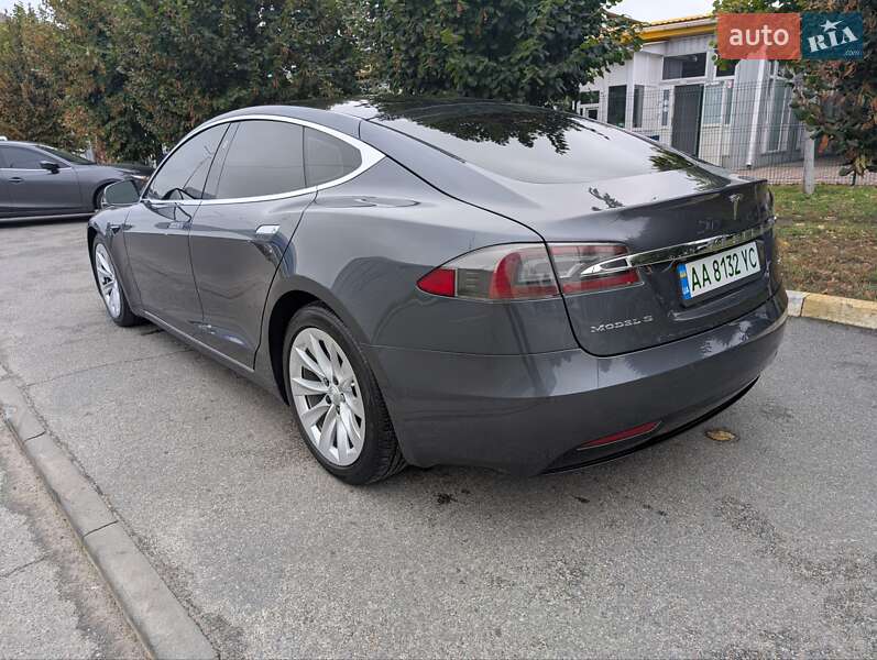 Ліфтбек Tesla Model S 2016 в Києві