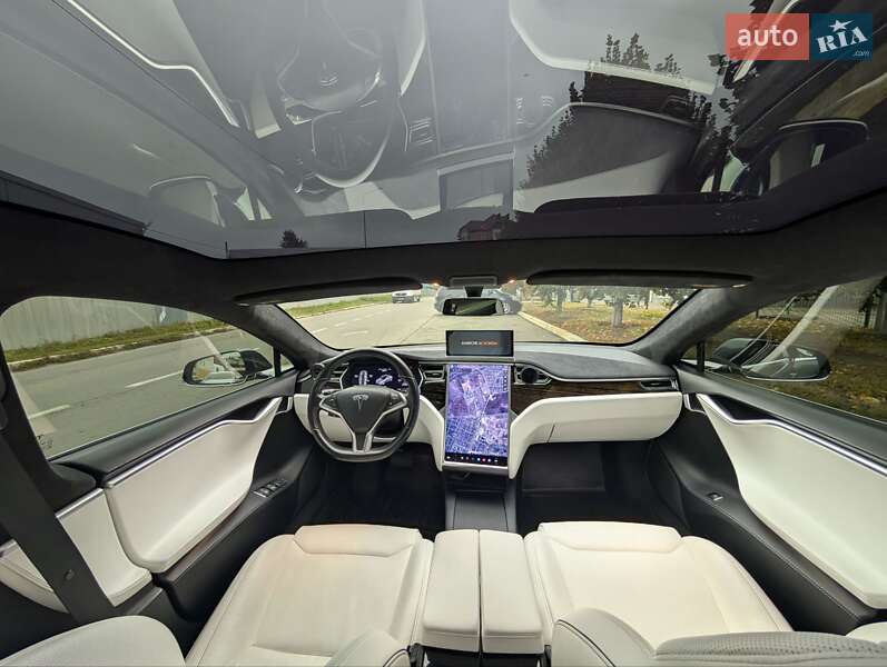 Ліфтбек Tesla Model S 2016 в Києві