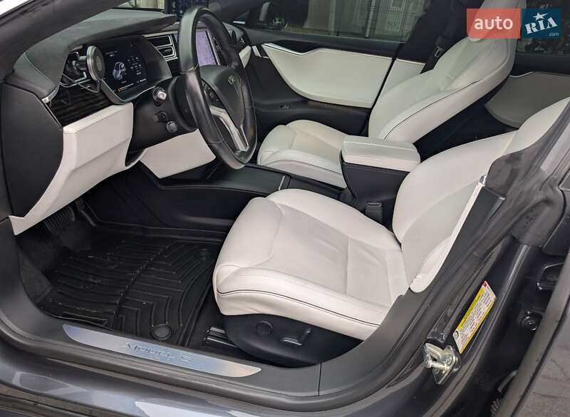 Ліфтбек Tesla Model S 2016 в Києві