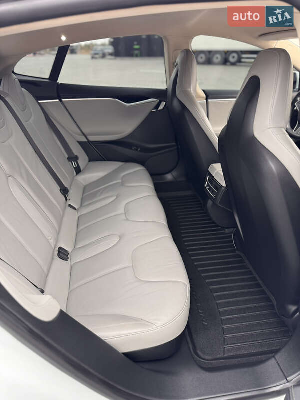 Лифтбек Tesla Model S 2014 в Киеве