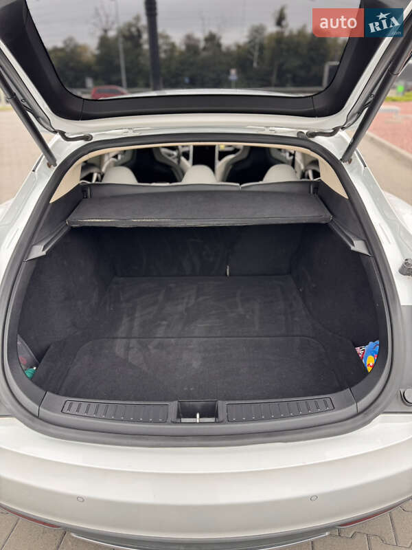 Лифтбек Tesla Model S 2014 в Киеве