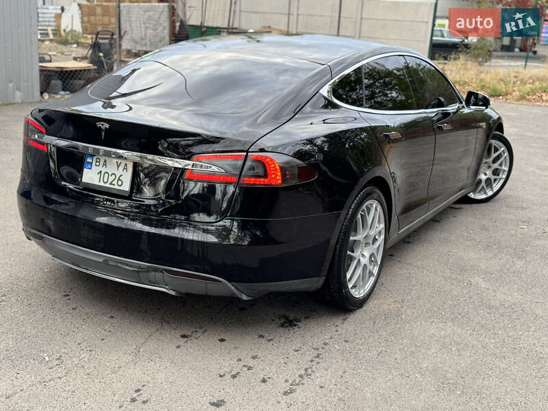Лифтбек Tesla Model S 2014 в Николаеве фото 48 Лифтбек Tesla Model S 2014 в Николаеве
