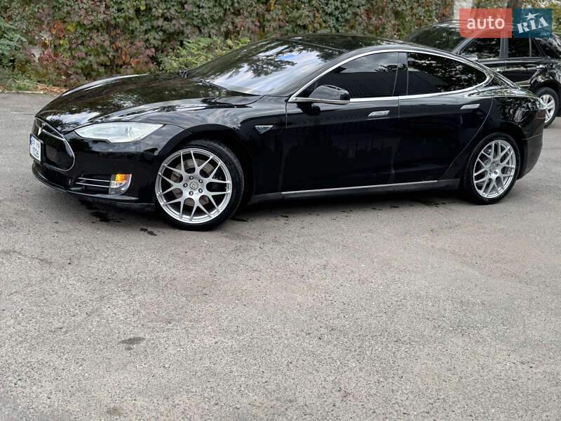 Tesla Model S 2014
