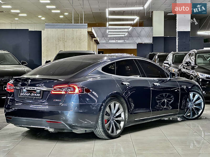 Лифтбек Tesla Model S 2015 в Николаеве
