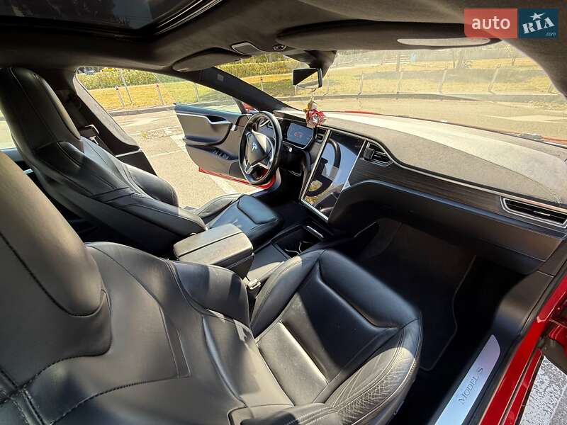 Лифтбек Tesla Model S 2016 в Киеве