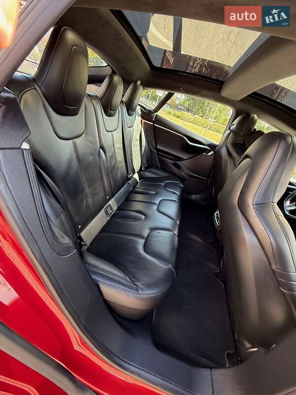 Лифтбек Tesla Model S 2016 в Киеве