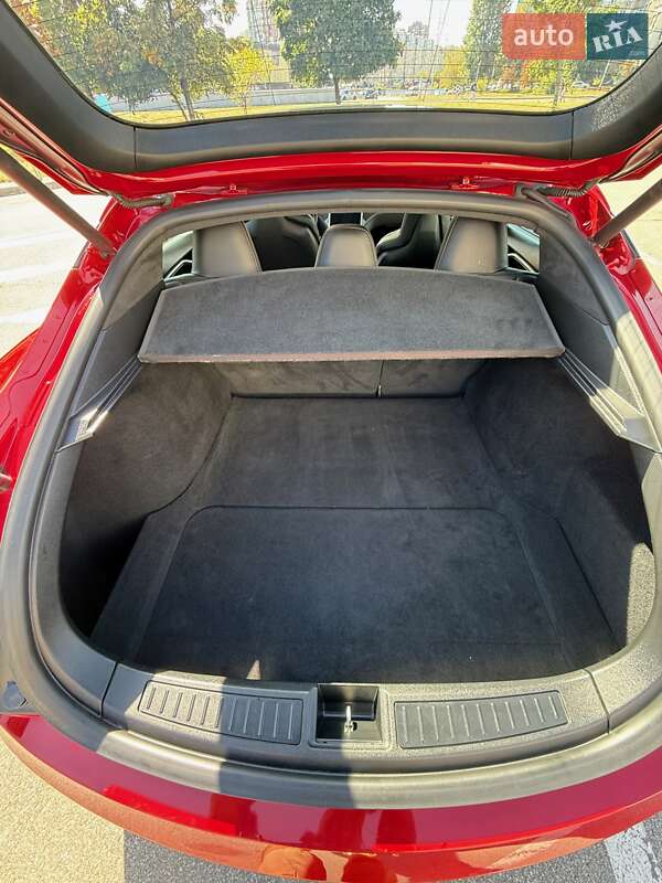Лифтбек Tesla Model S 2016 в Киеве