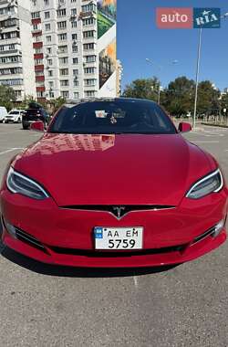 Лифтбек Tesla Model S 2016 в Киеве