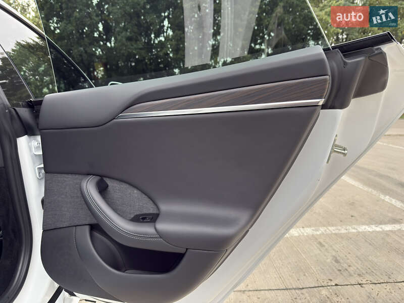 Ліфтбек Tesla Model S 2023 в Києві
